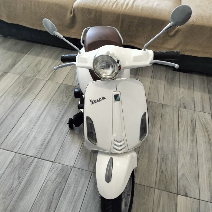 Vespa infantil elétrica