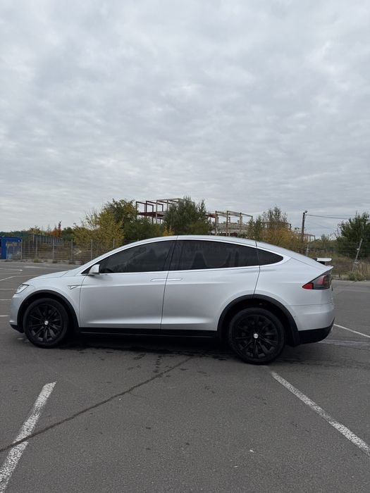 Тесла модел Х 90D максимальная комплектация 3 рядная