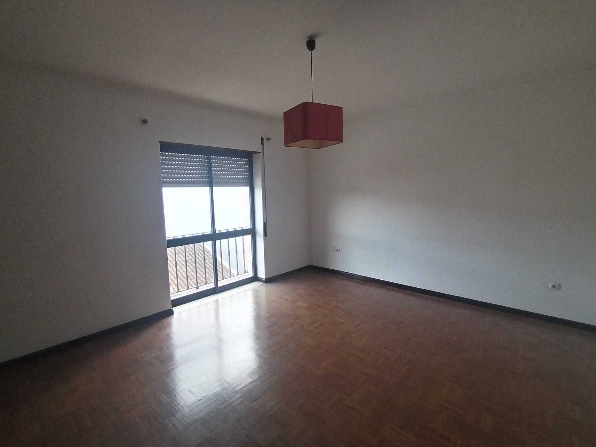 Apartamento T2 Torres Novas com garagem e arrecadação