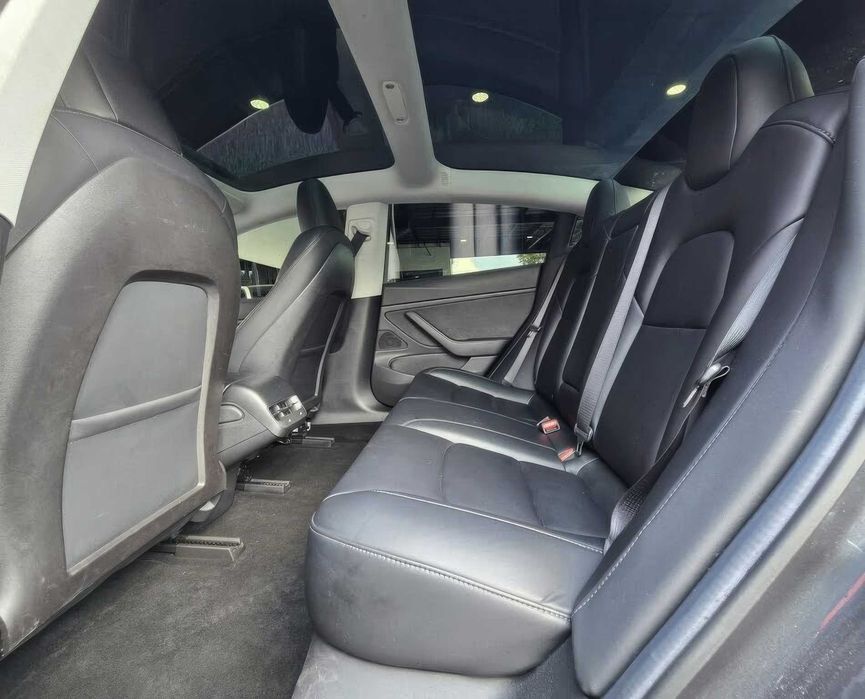 Tesla Model 3 Long Range      2019