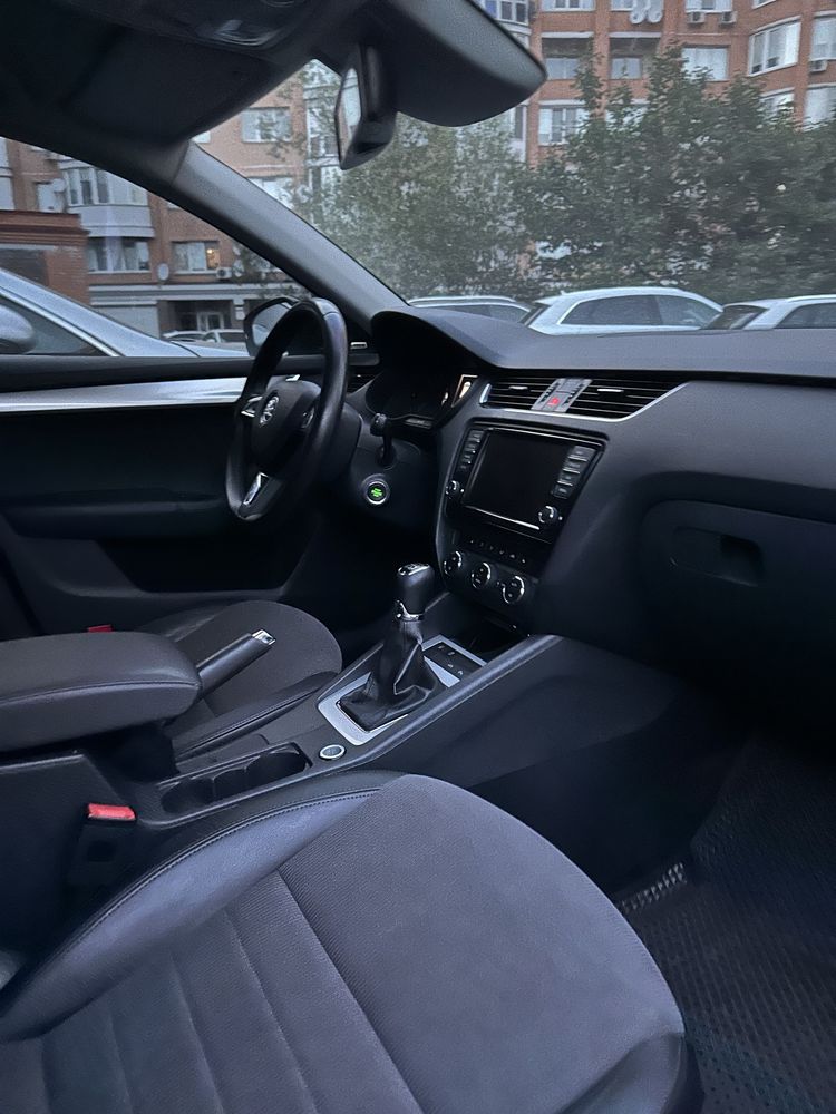 Продам skoda octavia a7 universal 2016 механика