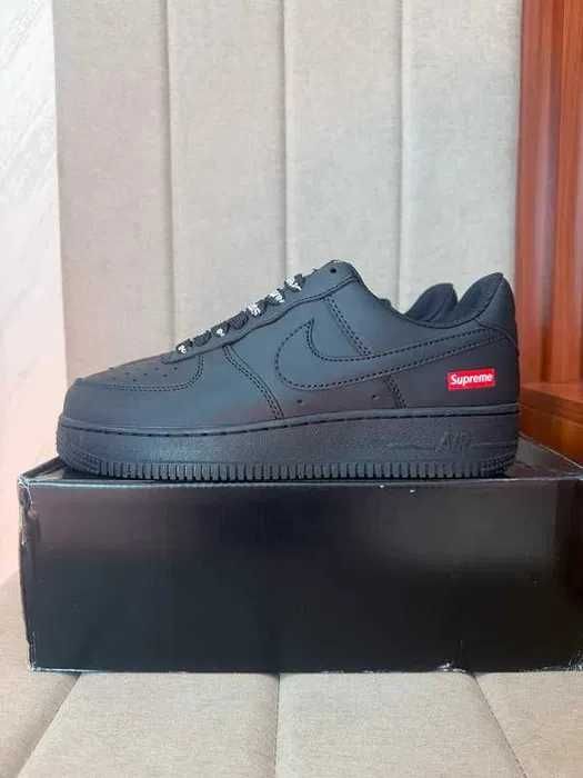 "Buty sportowe damskie" Nike_Air_Force_1_Low_Supreme_Black_rozmiar46