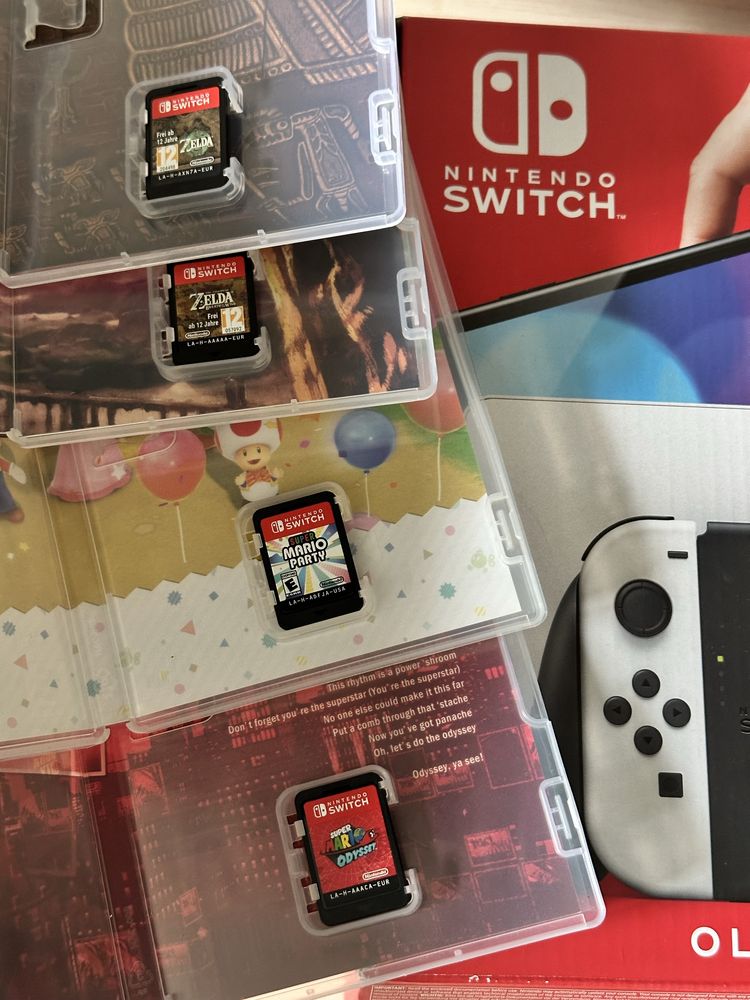 Nintendo Switch OLED biały + 4 gry na kartridżach + etui. Stan idealny