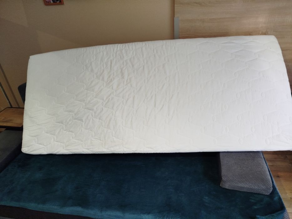 Materac z pokrowcem 190x90x9 tanio