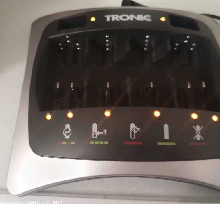 Carregador de pilhas Tronic