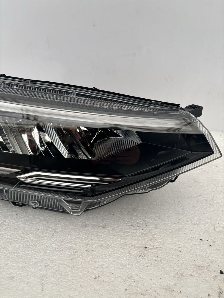 VW Taigo 2G7 20- lampa prawy przód prawa przednia EU
