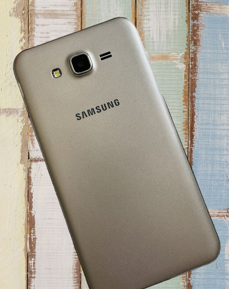 Смартфон мобильный телефон Samsung J7 neo