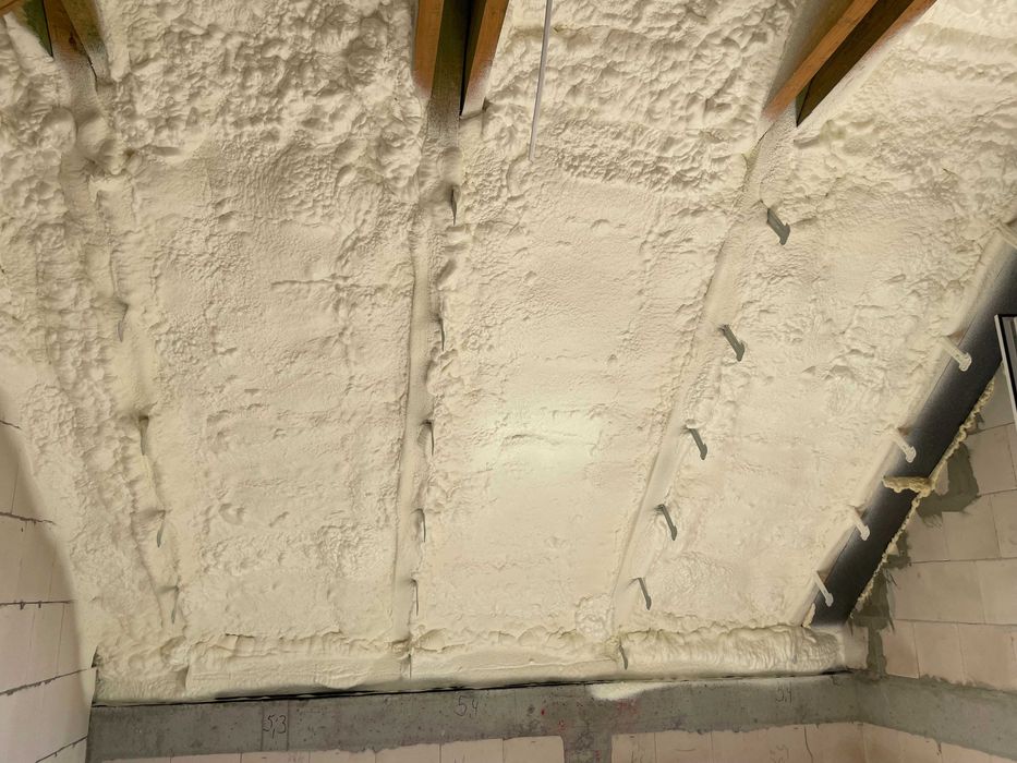 Ocieplanie pianą PUR | Izolacje natryskowe-Dachy, poddasza, fundamenty