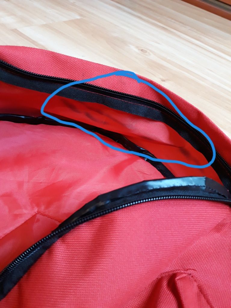 Czerwony plecak Rewe