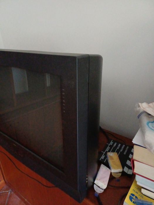 Televisao Lowe Aventos 70cm diagonal