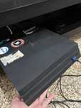PS4 PRO 1T + 2 controles + alguns jogos