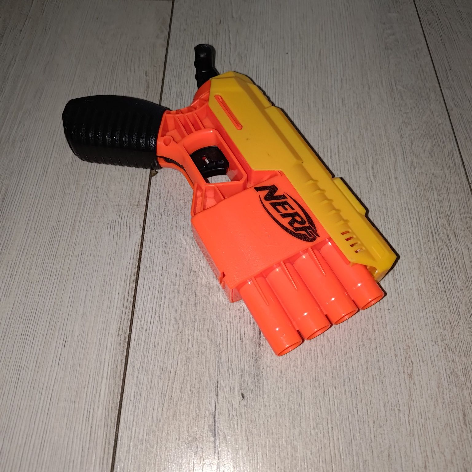 Pistolet pistolety x-shot xshot nerf na strzalki