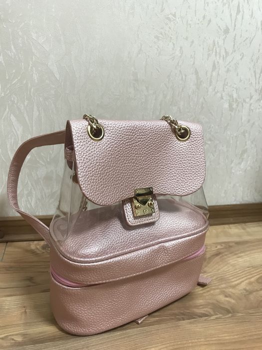 Розовый рюкзак