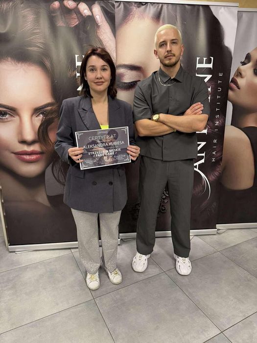 Mobilny Fryzjer Barber z dojazdem do domu Tychy - Faktura Włosa