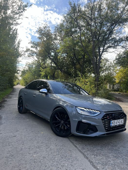 Продам/обме Audi S4 b9