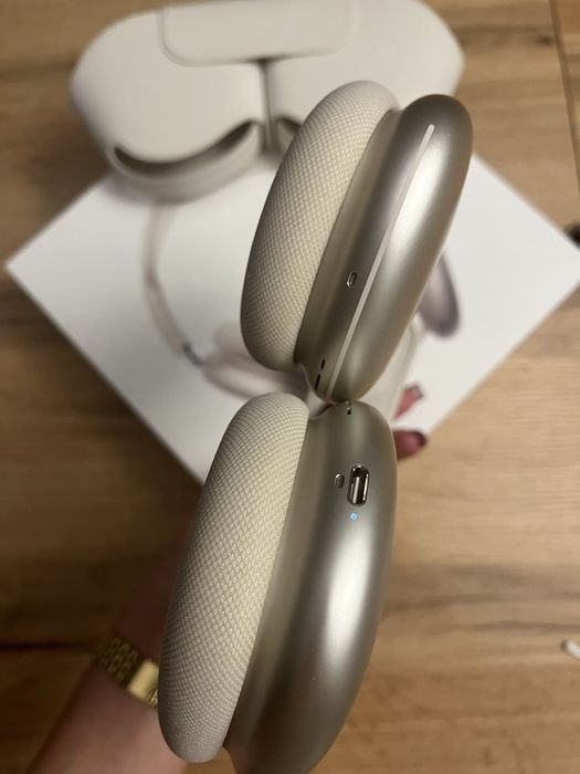AirPods Max Starlight