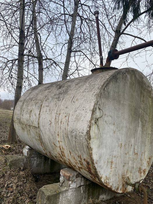 Продам Бочку б/у в гарному стані під гсм з битонними плитами …………………..