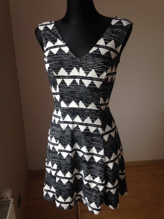 Czarno biała sukienka wzorki azteckie H&M 34 XS