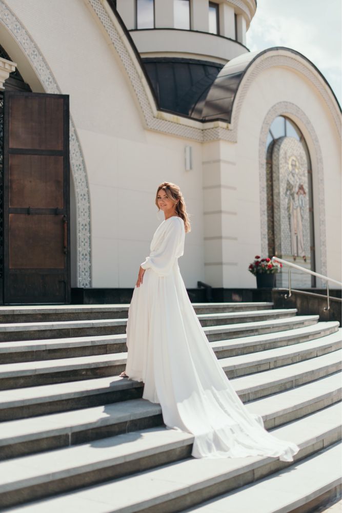 Продаж розкішної, брендової весільної сукні в розмірі S