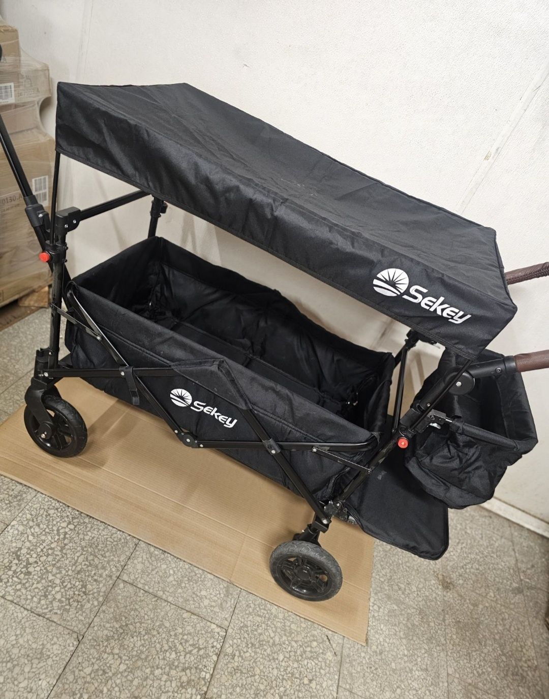 Wózek transportowy dla dzieci z dachem czarny