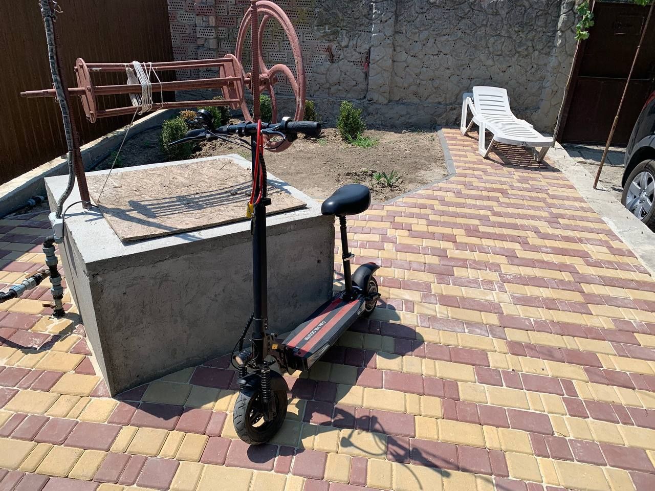 Продам електросамокат Kugoo M4 PRO