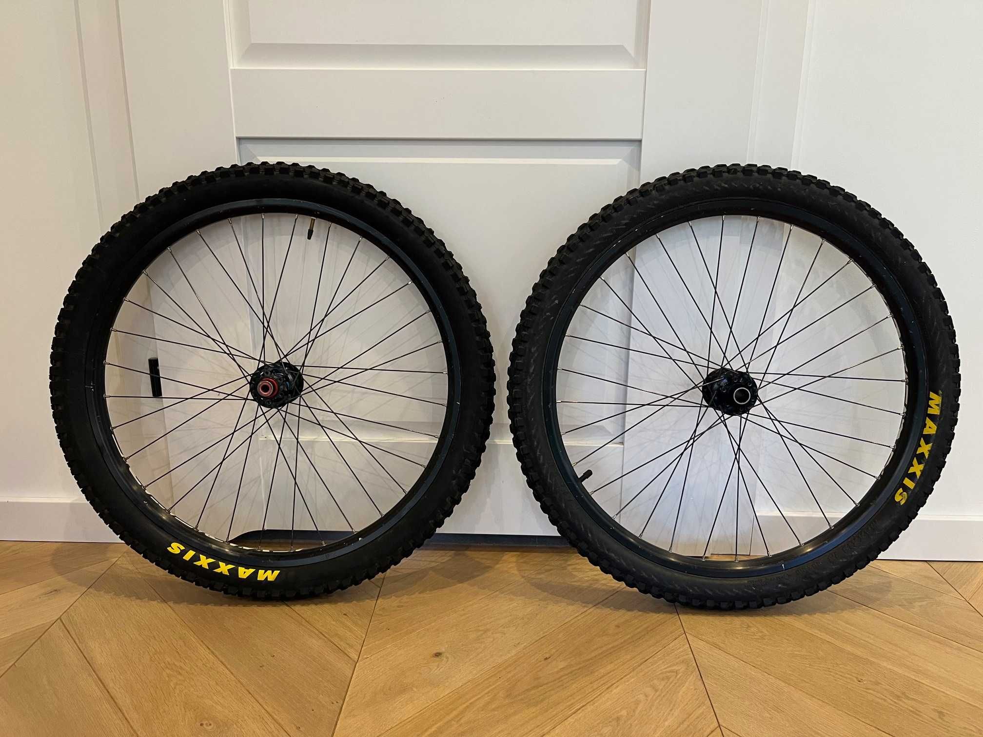 Koła Downhill 26" Syncros z oponami Maxis Minion