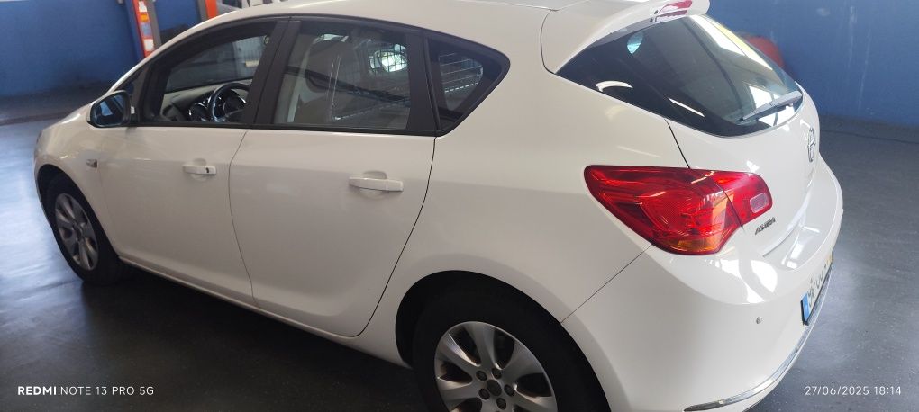 Opel Astra comercial