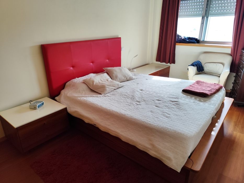 Mobília Quarto de Casal - Cama e Mesas de Cabeceira