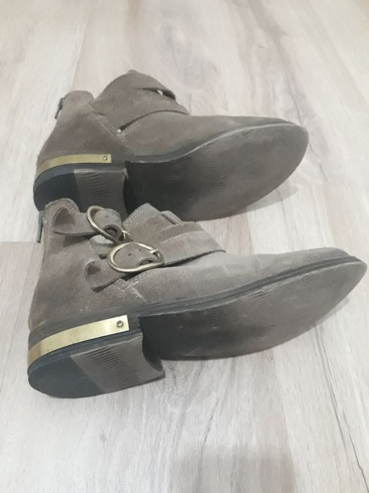 Botas castanho envelhecido/douradas pele camurça