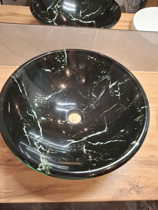 Umywalka nablatowa czarna