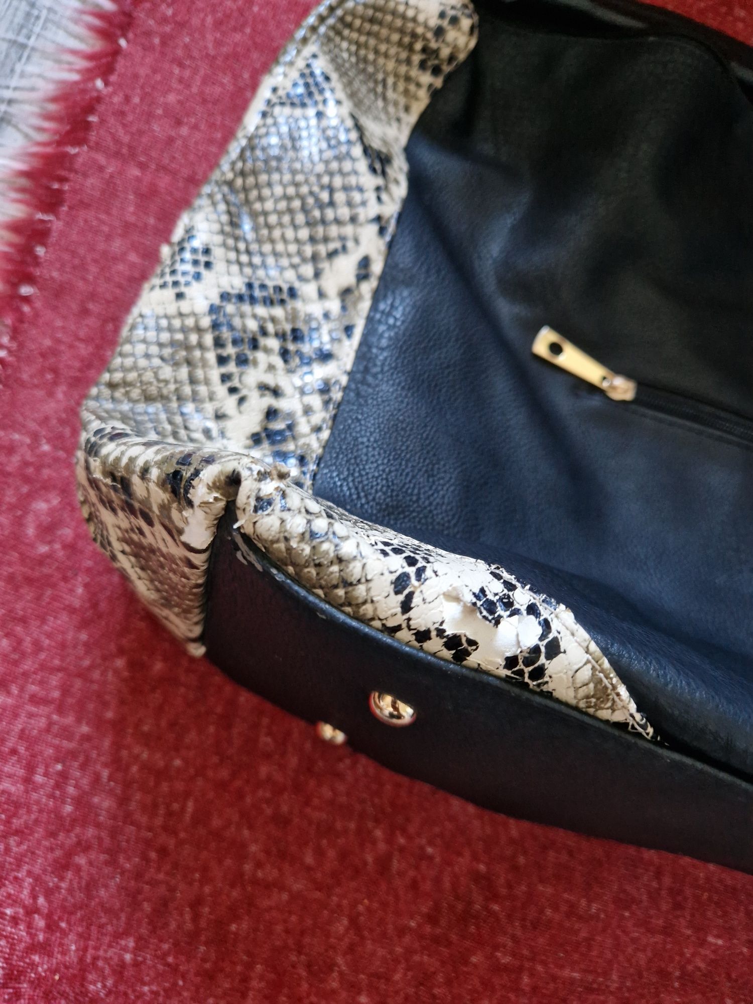 Czarna torba shopper z wężowym wzorem