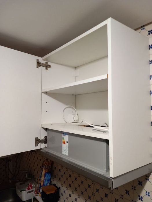 Exaustor integrado em móvel de parede com porta e 2 prateleiras