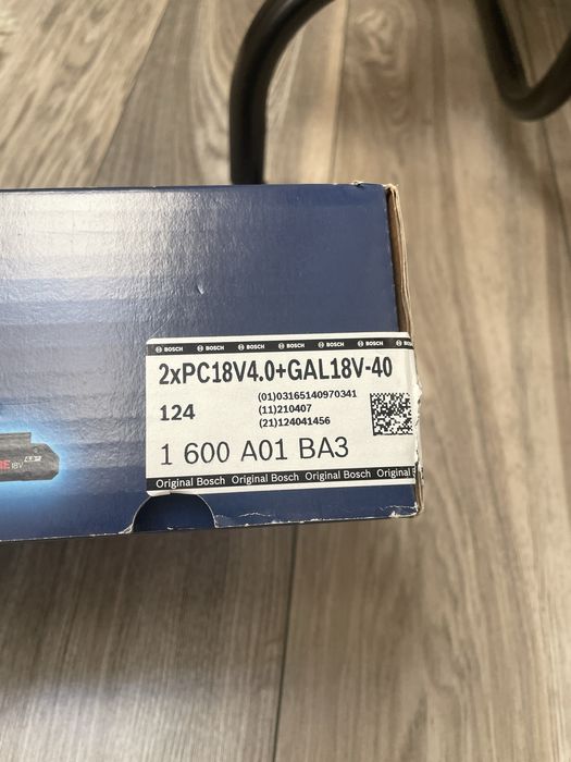 Ładowarka i 2x akumulator