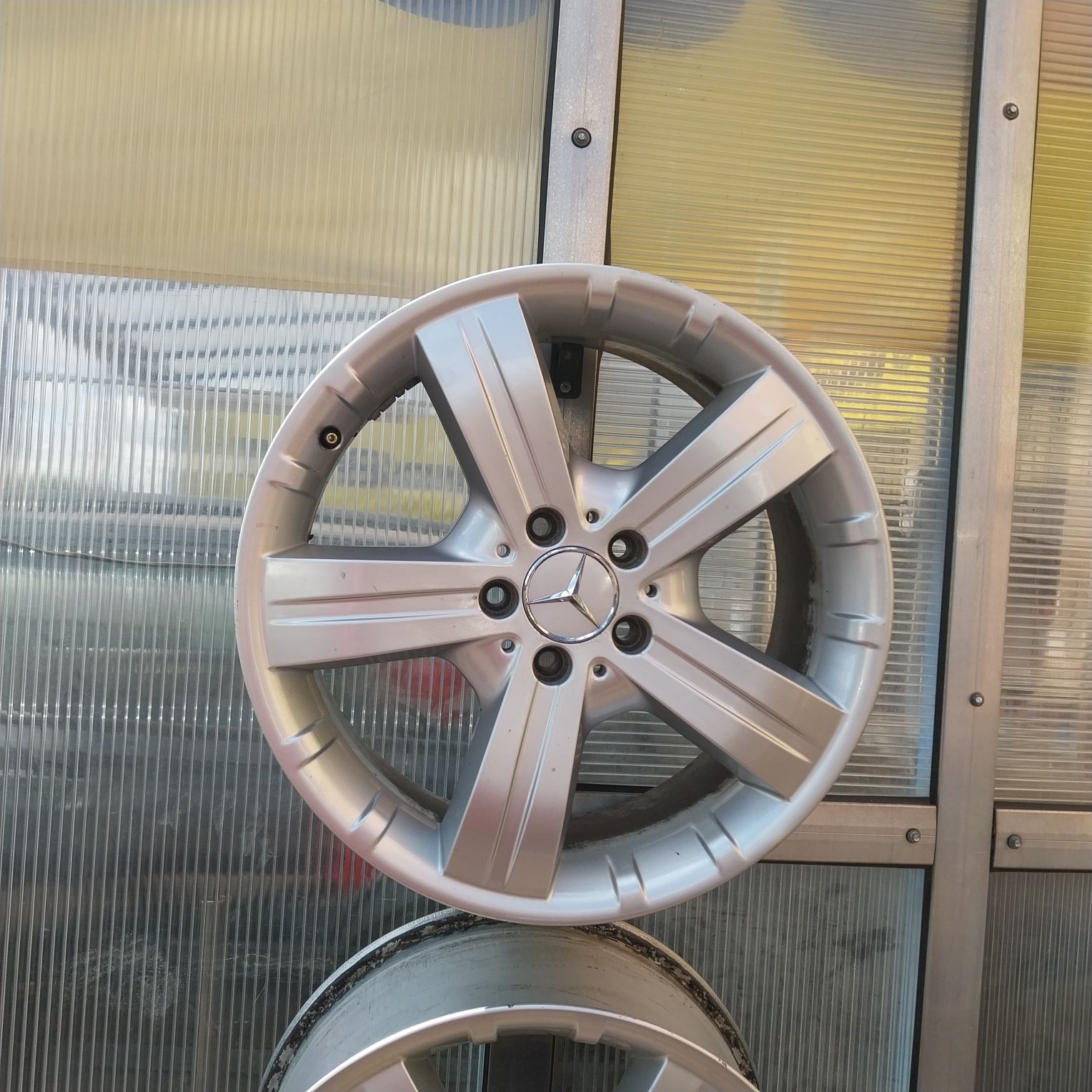 Oryginalne Felgi Aluminiowe Mercedes R18 5x112 8J ET 53