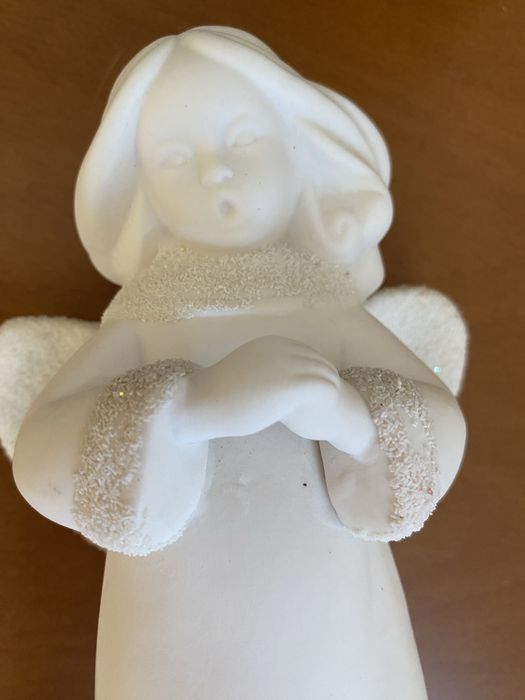 Anjo em loiça branco
