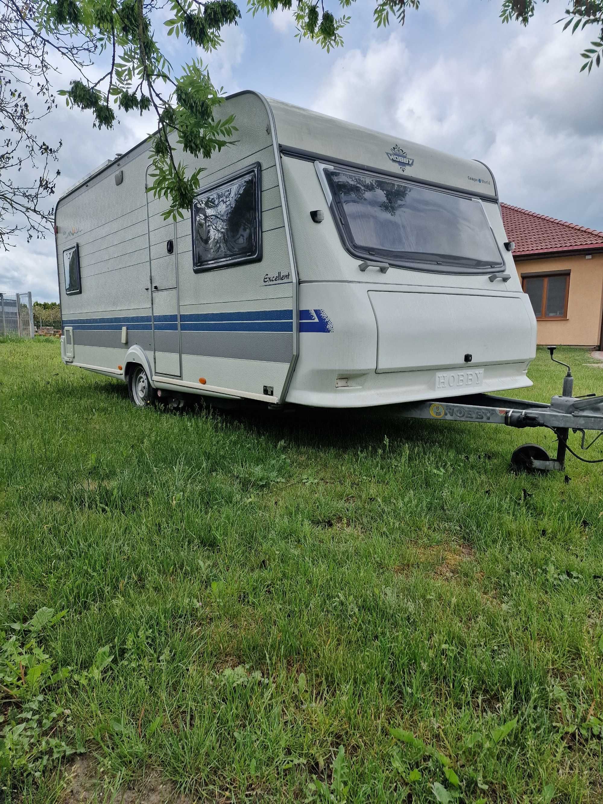 Przyczepa kempingowa Hobby Excellent 495 Mover fotowoltaika.