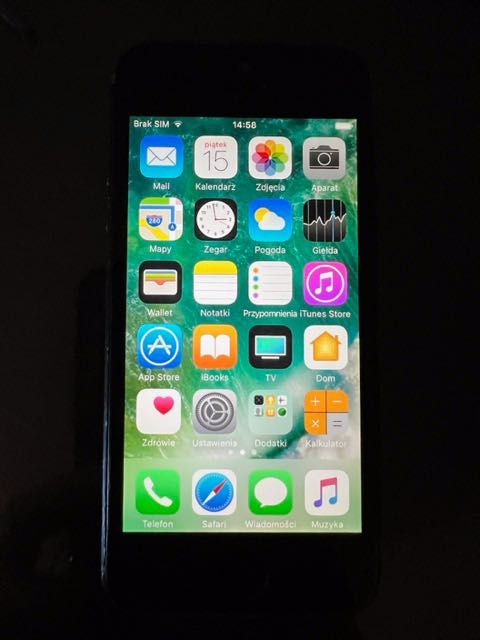 iPhone 5 (64GB) / MD646LL/A