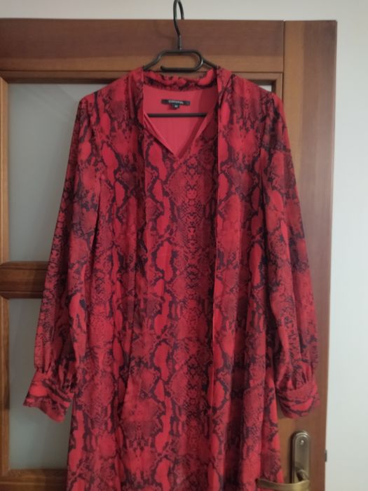 Piękna czerwona sukienka długa firmowa