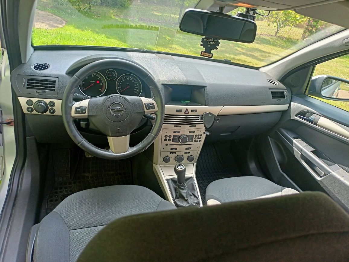 Opel Astra H 1.9 CDTI