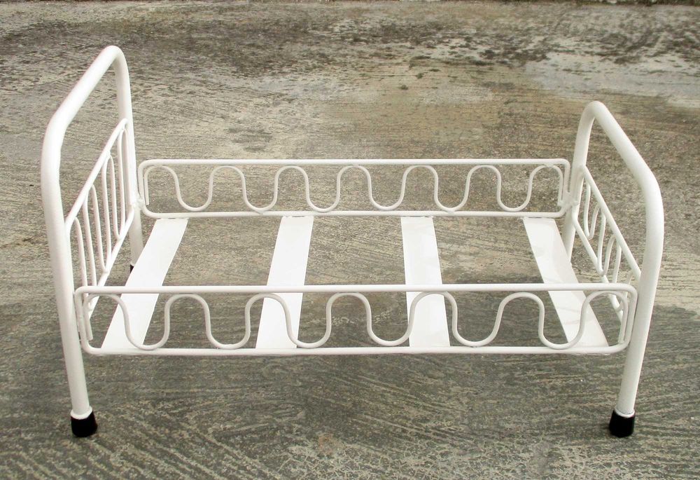 Cama de bonecas vintage