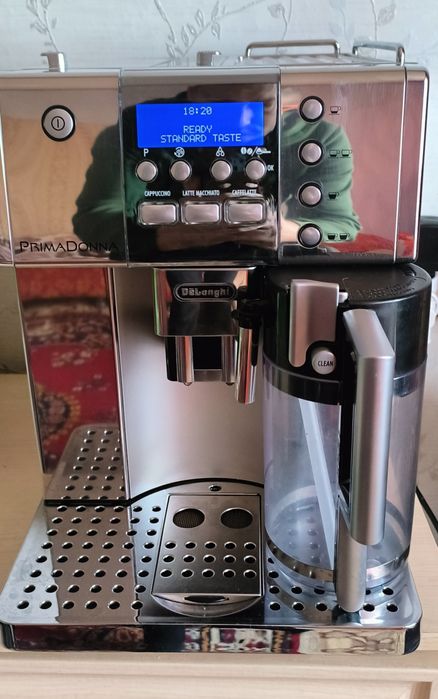 Продам Кофемашину Delonghi primadonna