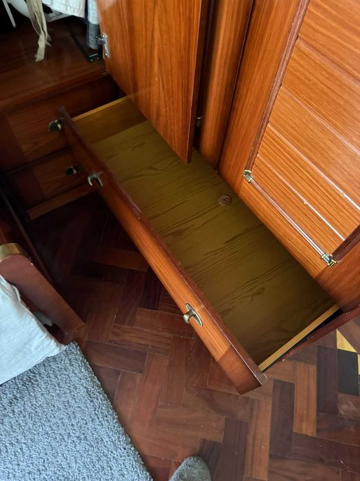 Conjunto de Moveis de Quarto em Madeira