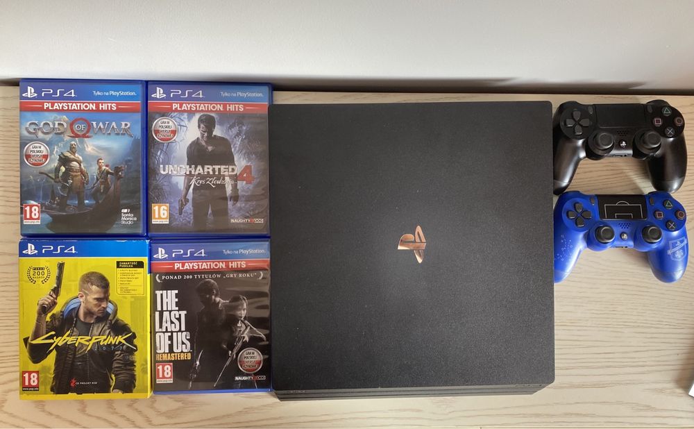 PS4 Pro 1tb dwa pady plus gry