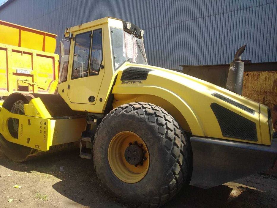 Каток Bomag BW213