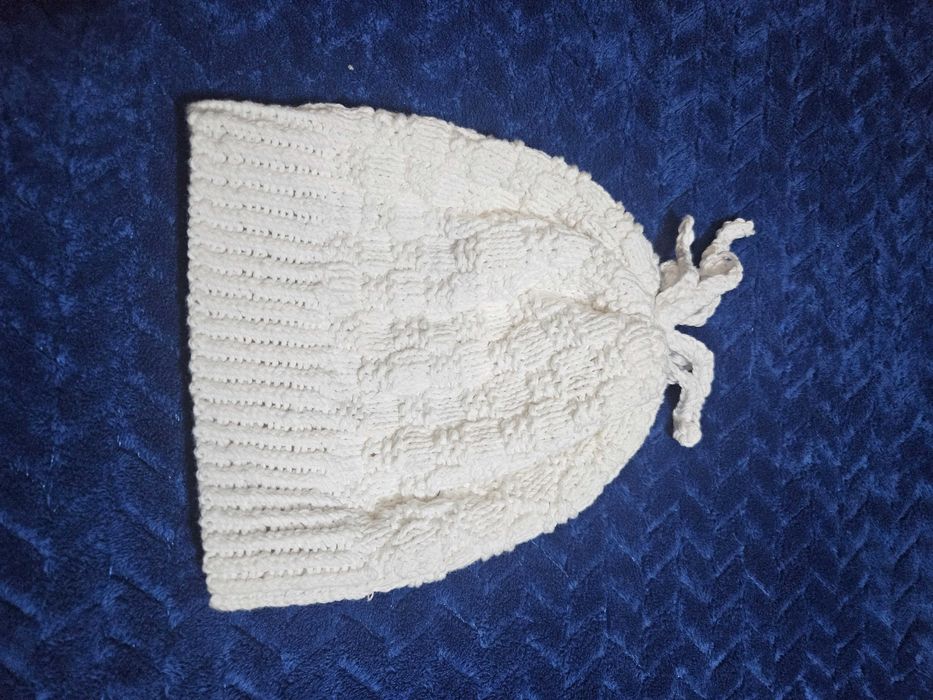 Czapka czapeczka robiona na drutach