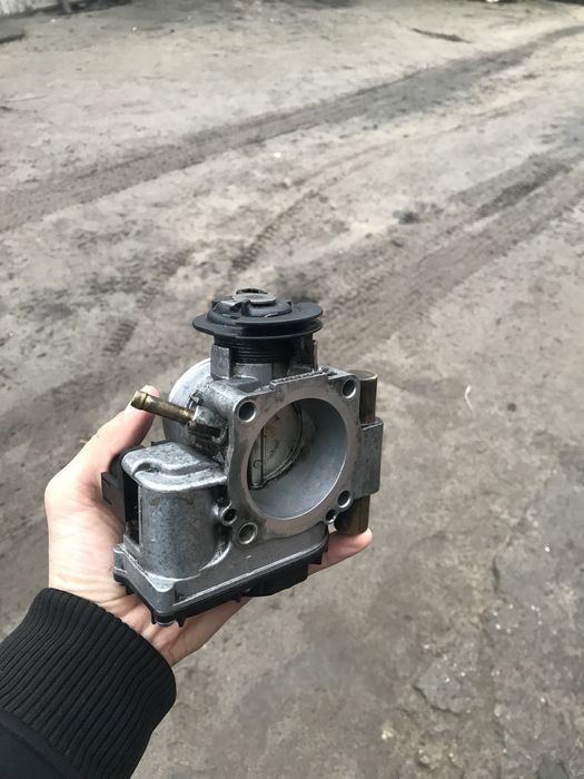 Продам дросельну заслонку на пасат б5