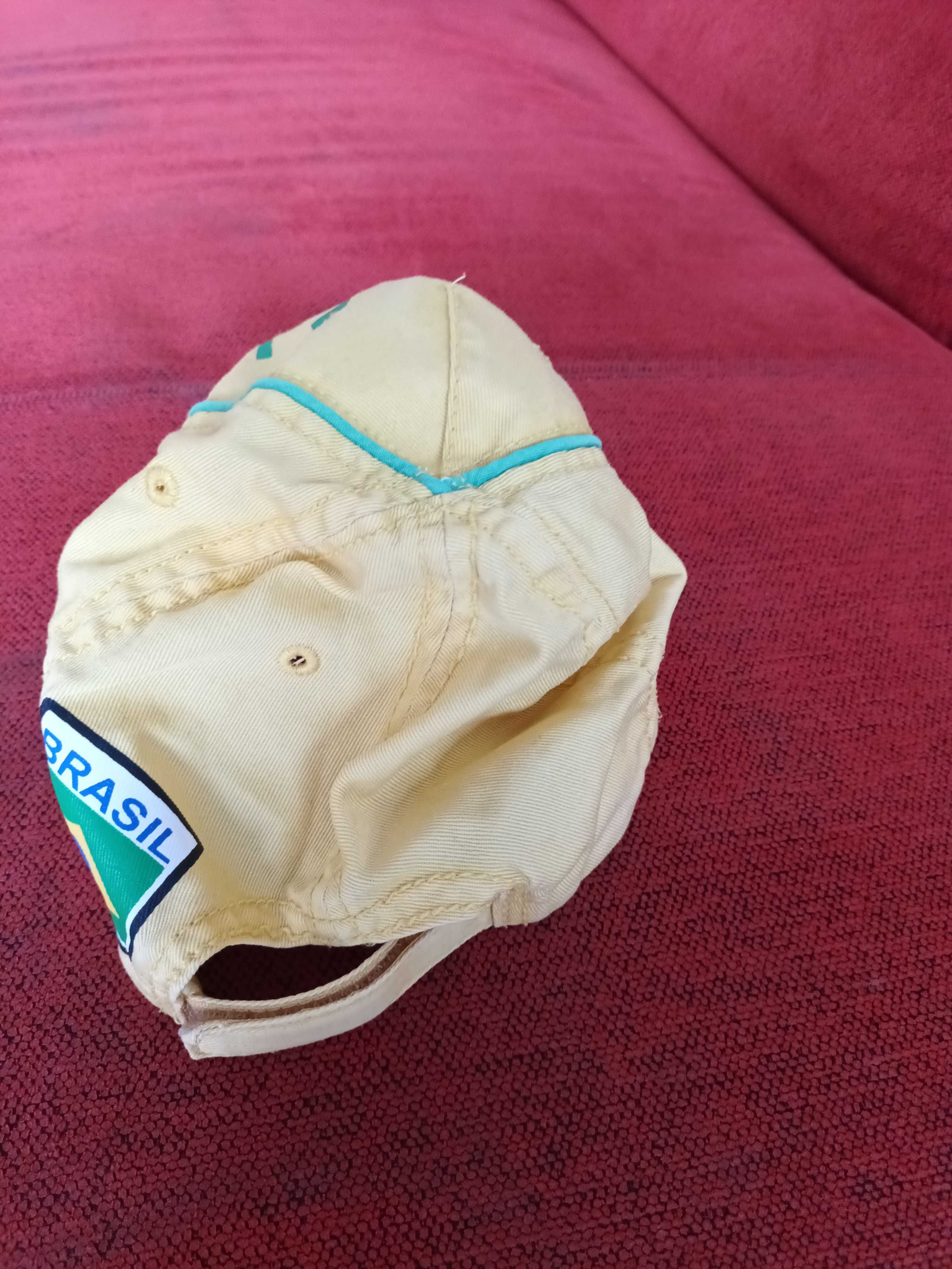 Czapka chłopięca z daszkiem