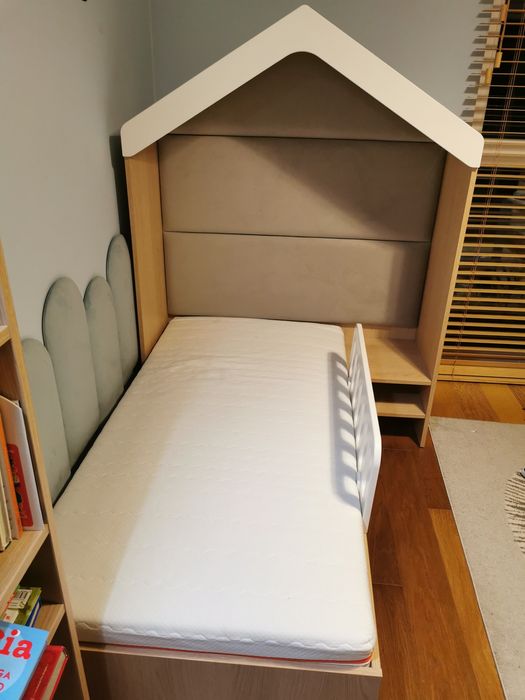 Ozdobne łóżko w kształcie domku firmy Meblik
