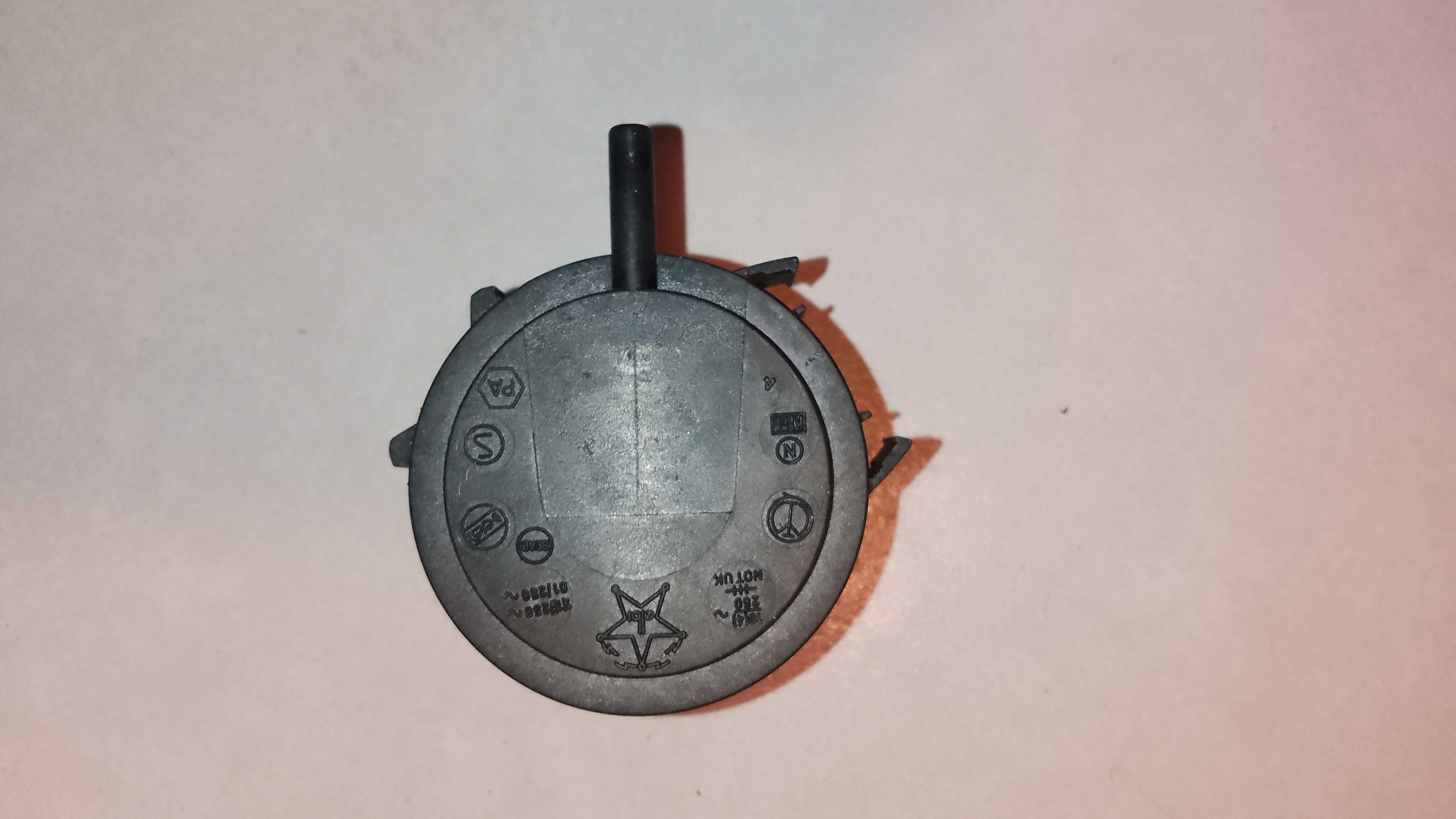 Hydrostat pralki Indesit WG522TX