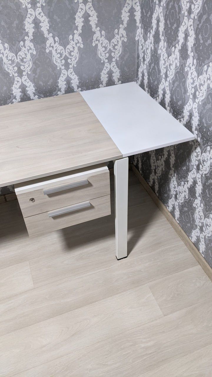 Письмовий офісний стіл (габарити: 154×69×72)/ письменный офисный стол